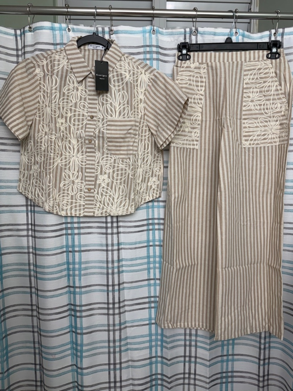 Casual Neutral Two-Piece Set with Floral Embroidery